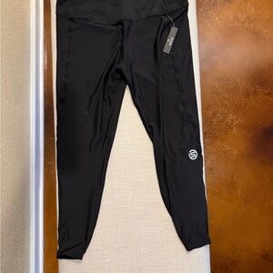 NWT SKIMS Performance Leggings XL $118 Retail